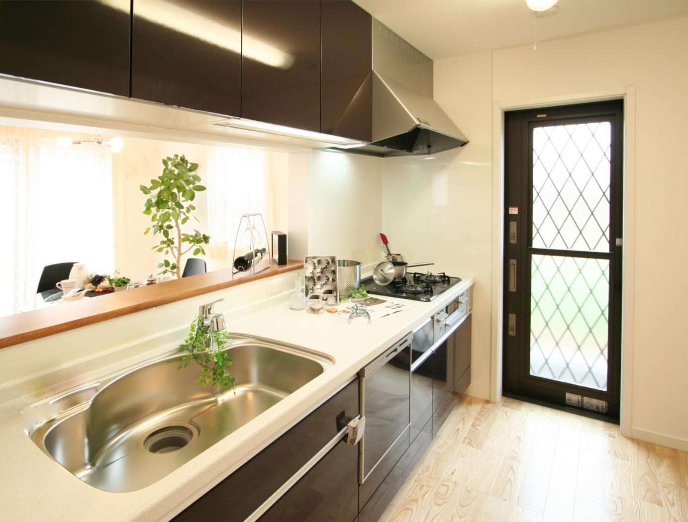 家の中で最も熱の出入りが多いのが窓です