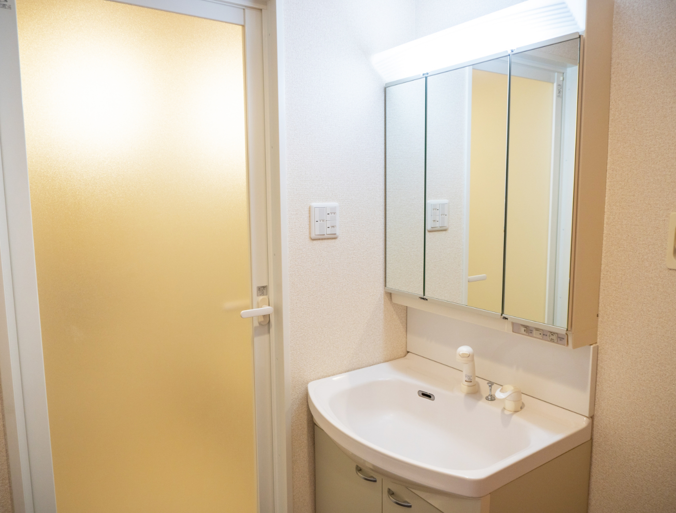 家の中で最も熱の出入りが多いのが窓です